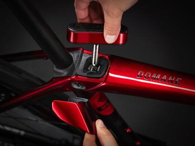 Trek Domane SLR 7 52 Metallic Red Smoke to Red Carbon S Produktbild 8