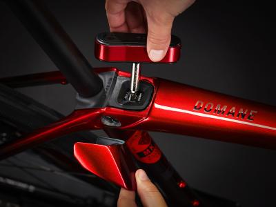 Trek Domane SLR 9 58 Metallic Red Smoke to Red Carbon S Produktbild 8