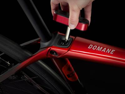 Trek Domane SLR 7 AXS 60 Metallic Red Smoke to Red Carb Produktbild 8